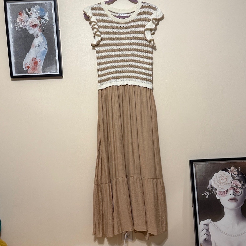 Elegant Cream and Tan Dress - Picture 2 of 7